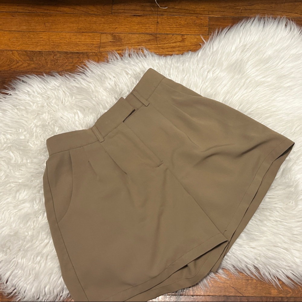 Dressy Tan Tailored Women's Shorts: Size Small